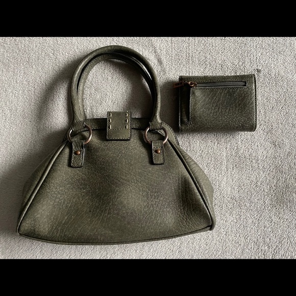 GUESS mini purse with matching wallet - Picture 4 of 10